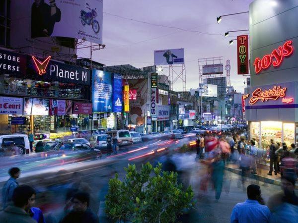 Mg Road One Hotel Bangalore Exterior foto